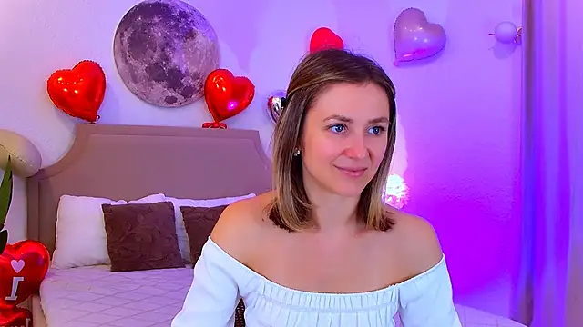 Snapshot of EmeraldGlow chatting on 02-13-26, 02:39 EmeraldGlow online show from 02-13-26, 02:39