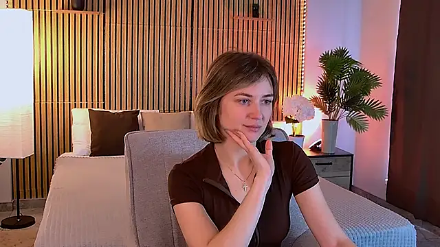 EmeraldGlow online show from 04-13-26, 02:54