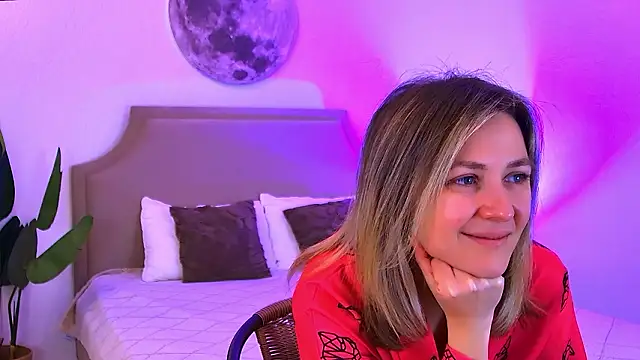 Snapshot of EmeraldGlow chatting on 02-21-26, 02:41 EmeraldGlow online show from 02-21-26, 02:41