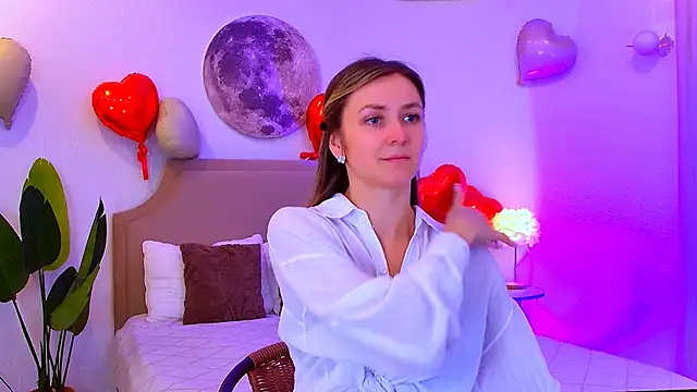 Snapshot of EmeraldGlow chatting on 02-15-26, 02:49 EmeraldGlow online show from 02-15-26, 02:49