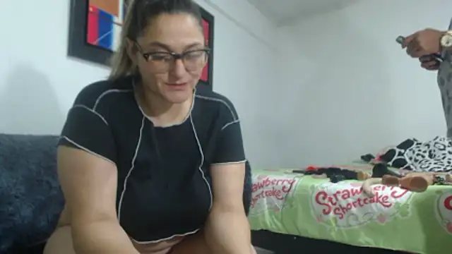 pareja latina1483 online show from 03-07-26, 01:56