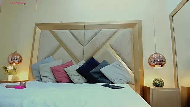 ElenaWatsonn online show from 03-31-26, 07:49