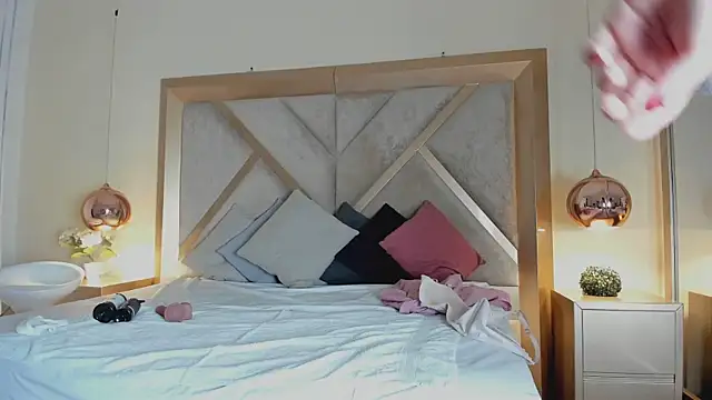 ElenaWatsonn online show from 04-04-26, 08:04