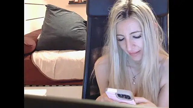 BarbieBlondieGirl online show from 01-17-26, 05:44