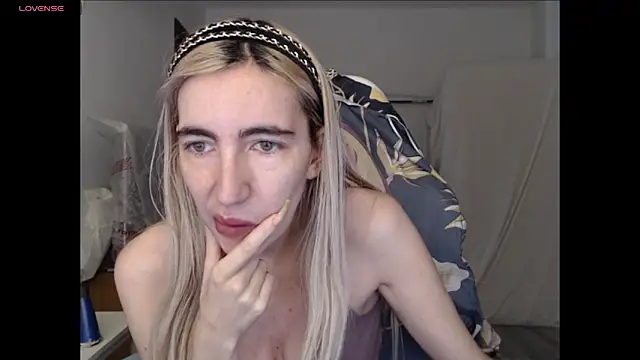 BarbieBlondieGirl online show from 05-18-26, 02:11