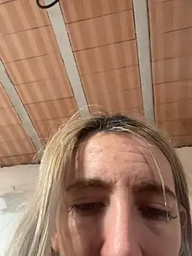 BarbieBlondieGirl online show from 01-11-26, 11:28