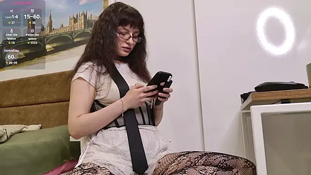 Snapshot of Mirellune chatting on 05-31-26, 06:20 Mirellune online show from 05-31-26, 06:20