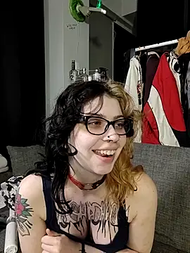 whatevaandissues online show from 04-13-26, 12:03