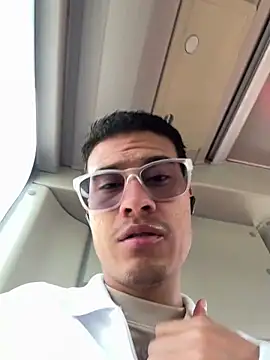 Latin Paisa Boy online show from 02-21-26, 01:13