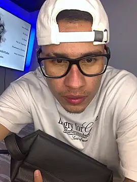 Latin Paisa Boy online show from 01-10-26, 02:40