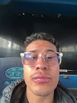 Snapshot of Latin_Paisa_Boy chatting on 04-18-26, 04:53 Latin Paisa Boy online show from 04-18-26, 04:53