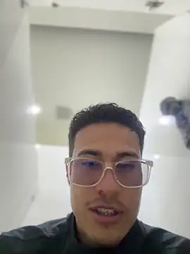 Snapshot of Latin_Paisa_Boy chatting on 04-18-26, 07:58 Latin Paisa Boy online show from 04-18-26, 07:58