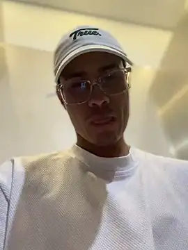 Latin Paisa Boy online show from 04-08-26, 06:09