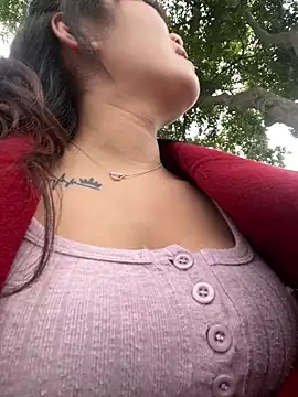 Molly-xiao online show from 04-15-26, 10:10