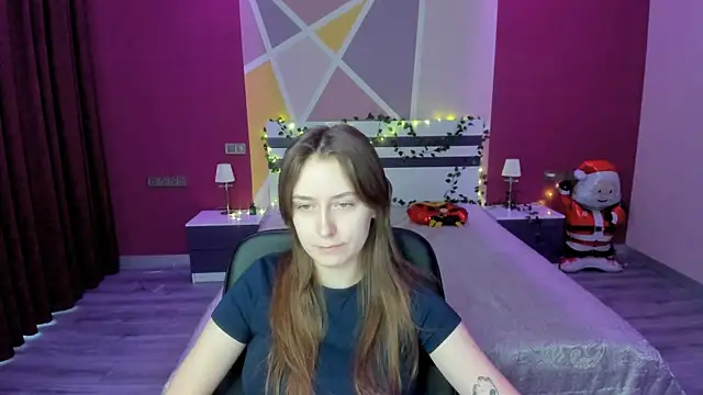 Snapshot of SerenityWild chatting on 01-06-26, 06:17 SerenityWild online show from 01-06-26, 06:17