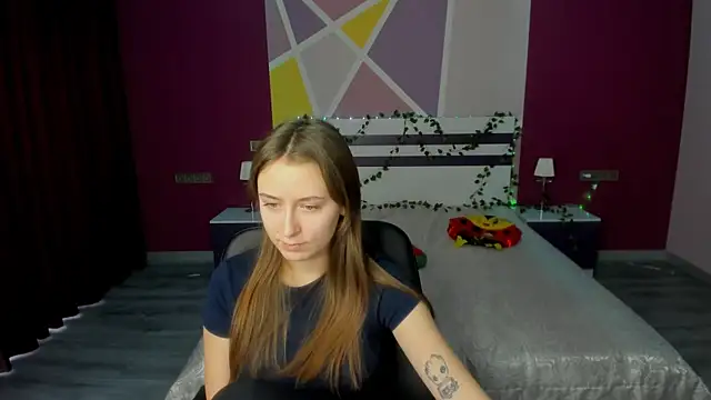 Snapshot of SerenityWild chatting on 01-13-26, 06:28 SerenityWild online show from 01-13-26, 06:28