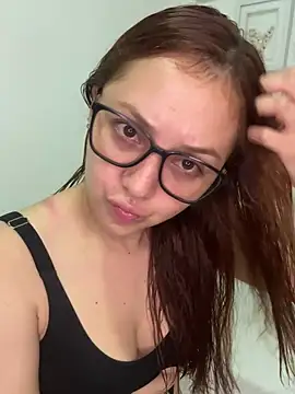 heizelll online show from 05-22-26, 02:42