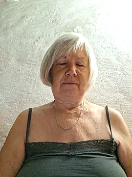 Snapshot of KlaudiaDarling chatting on 06-27-26, 01:11 KlaudiaDarling online show from 06-27-26, 01:11