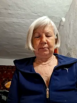 KlaudiaDarling online show from 04-28-26, 02:49