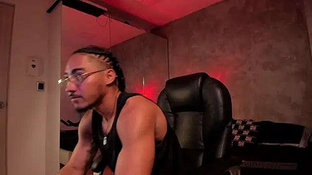 Snapshot of Maximo_Zahir chatting on 01-15-26, 03:54 Maximo Zahir online show from 01-15-26, 03:54