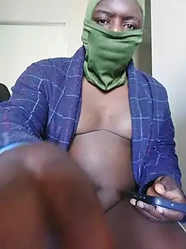 Snapshot of Bra-G chatting on 07-04-26, 07:37 Bra-G online show from 07-04-26, 07:37
