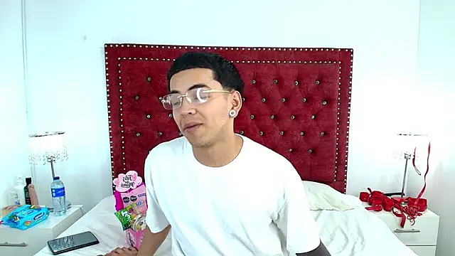 Jaden and sofia online show from 05-12-26, 03:14
