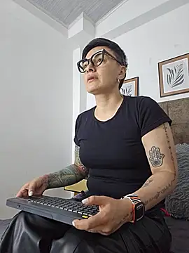 kat paradise online show from 05-22-26, 11:52