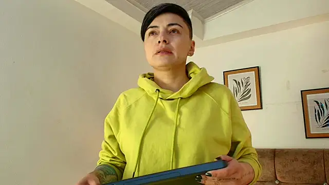 kat paradise online show from 04-18-26, 11:45