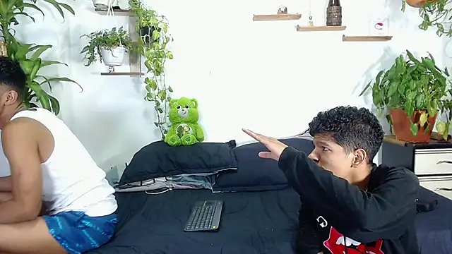 Interracial Snow Bunny online show from 02-12-26, 11:15