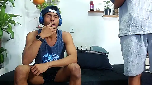 Interracial Snow Bunny online show from 03-05-26, 11:10