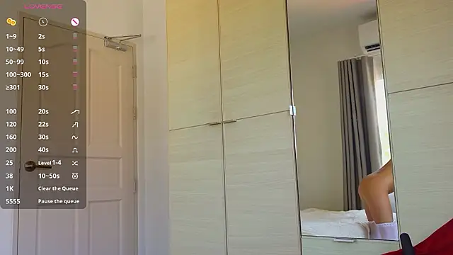 Snapshot of MilaReef chatting on 03-27-26, 08:26 MilaReef online show from 03-27-26, 08:26