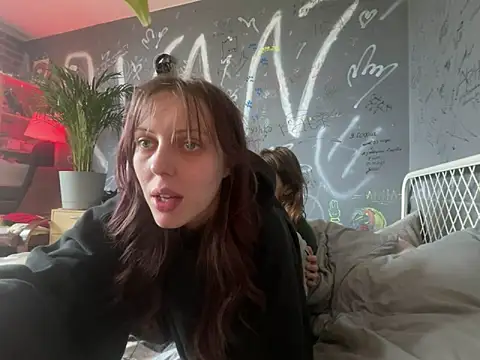 Snapshot of EmmaLyrica chatting on 04-14-26, 01:16 EmmaLyrica online show from 04-14-26, 01:16