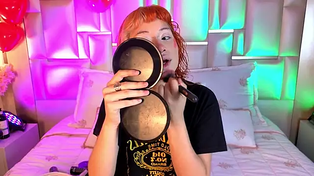 Snapshot of Sienna_Desiree chatting on 02-12-26, 01:00 Sienna Desiree online show from 02-12-26, 01:00