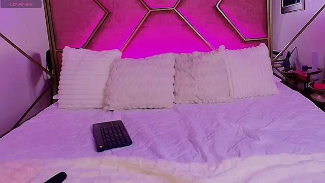 kitty whitte online show from 03-17-26, 06:44