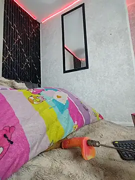 Isis Hot   online show from 03-28-26, 12:39