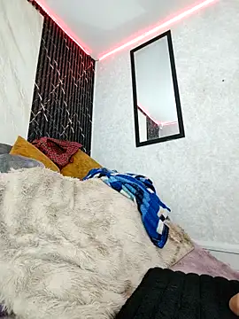 Isis Hot   online show from 02-28-26, 12:05