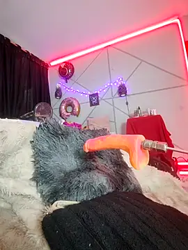 Isis Hot   online show from 03-21-26, 12:42