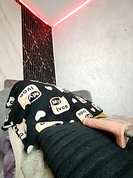 Isis Hot   online show from 04-09-26, 12:00