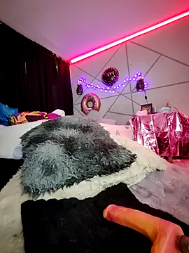 Isis Hot   online show from 03-26-26, 11:41