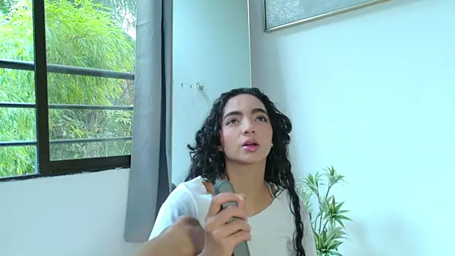 Snapshot of adelineevs chatting on 01-11-26, 09:22 adelineevs online show from 01-11-26, 09:22