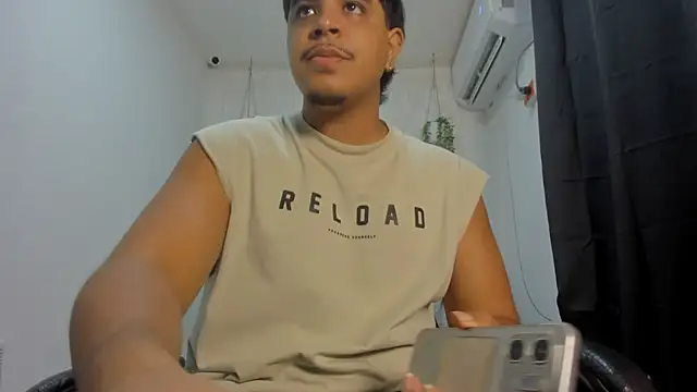 Snapshot of Darkalphax1 chatting on 01-08-26, 02:45 Darkalphax1 online show from 01-08-26, 02:45