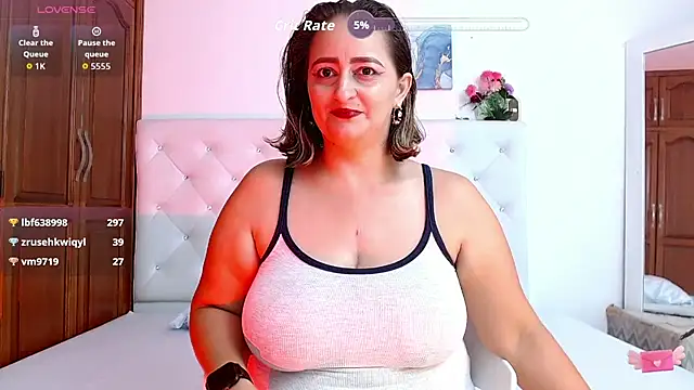 queendesiree  online show from 01-05-26, 07:39