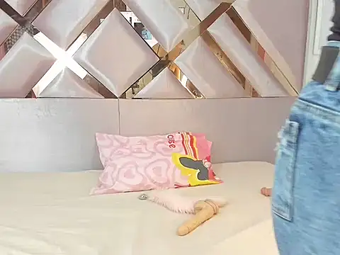 MiaKleinX online show from 03-21-26, 08:13