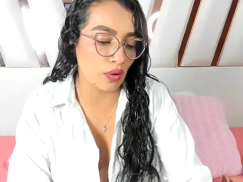 MiaKleinX online show from 05-15-26, 11:36