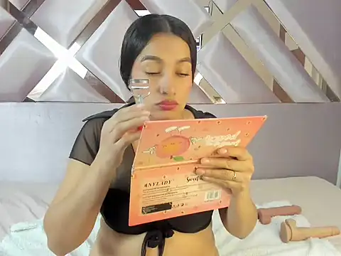 MiaKleinX online show from 04-08-26, 11:17