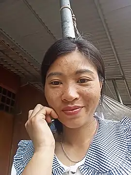 Snapshot of Hiniyk2 chatting on 06-27-26, 03:23 Hiniyk2 online show from 06-27-26, 03:23