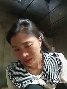 Snapshot of Hiniyk2 chatting on 06-07-26, 01:11 Hiniyk2 online show from 06-07-26, 01:11