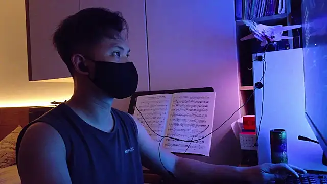 OnlyHand9x online show from 06-19-26, 04:13