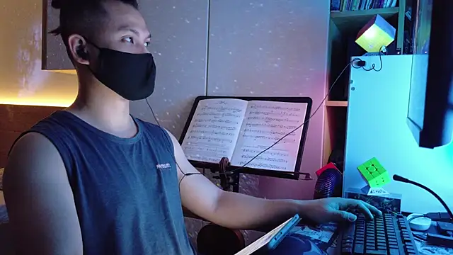 OnlyHand9x online show from 04-23-26, 04:52