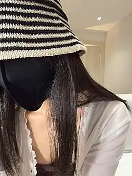 ZJbaby online show from 05-18-26, 02:22